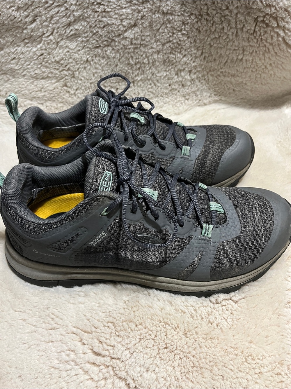 Keen Women's 8.5 Charcoal Athletic Hike Sneakers with Mint Trim